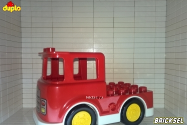 Красная пожарная машина с желтыми дисками