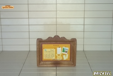 Доска в коричневой рамке с заметками и календарем