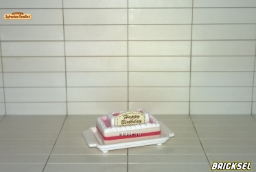 Торт на подносе двухуровневый с красными и белыми полосами и табличкой Happy Birthday