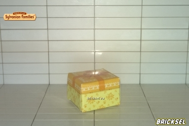 Подарочная коробка с оранжевой лентой средняя желтая